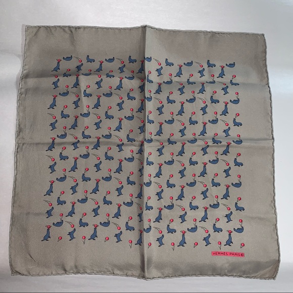 HERMÈS gray silk gavroche scarf  with playful blue seals with red ball motif - Picture 7 of 8